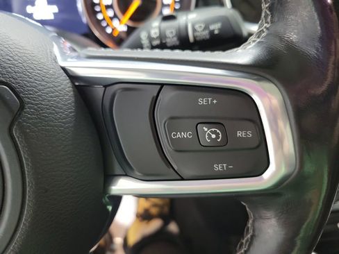 Used 2021 Jeep Wrangler Unlimited Sahara image 36