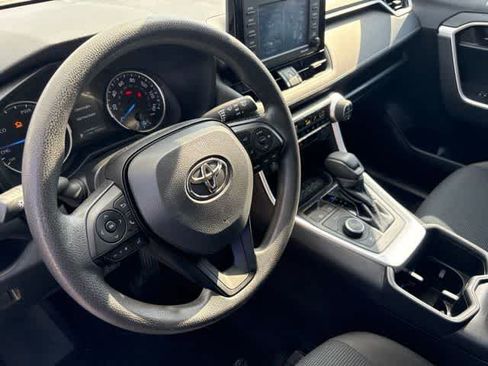 Used 2022 Toyota RAV4 LE AWD/4WD image 10