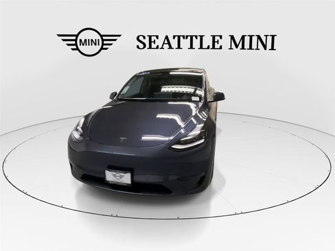 Used 2022 Tesla Model Y Long Range image 4