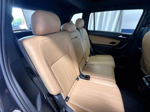 Certified 2023 Volkswagen Tiguan SE w/ Panoramic Sunroof Package AWD/4WD image 16