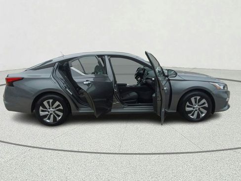 Used 2021 Nissan Altima 2.5 S FWD image 14