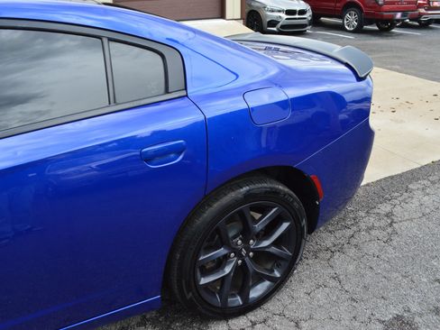 Used 2019 Dodge Charger SXT w/ Plus Group RWD image 4