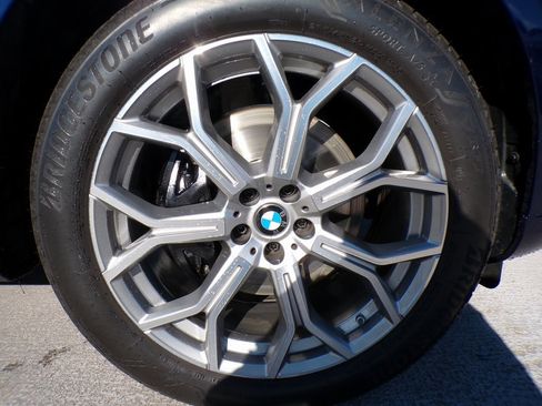 Certified 2025 BMW X7 xDrive40i image 8