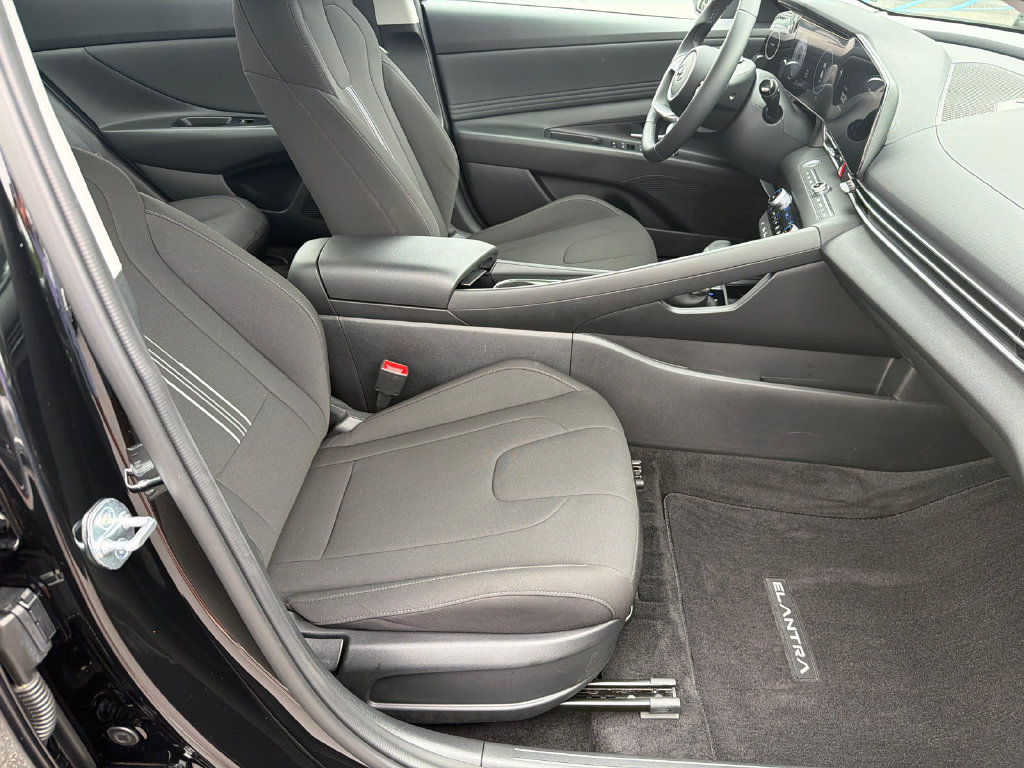 Used 2023 Hyundai Elantra SEL w/ Convenience Package FWD image 15