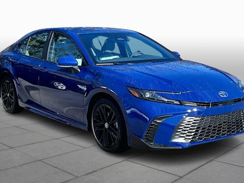 Used 2026 Toyota Camry SE image 3