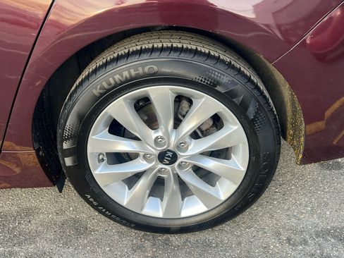 Used 2018 Kia Optima LX w/ 17" Alloy Wheels Package image 10