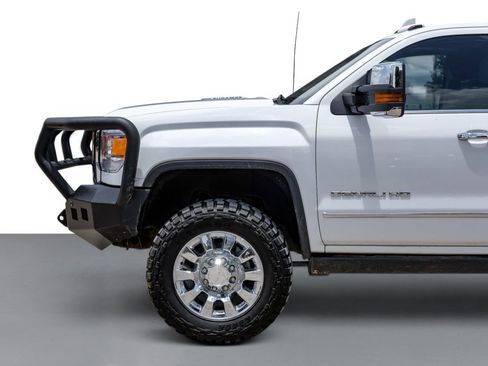 Used 2015 GMC Sierra 2500 Denali w/ Duramax Plus Package AWD/4WD image 10