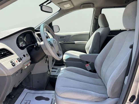 Used 2011 Toyota Sienna LE FWD image 10