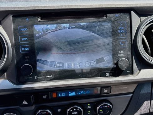 Used 2017 Toyota Tacoma TRD Off-Road w/ Premium & Technology Package AWD/4WD image 14