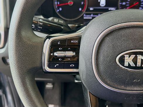 Used 2021 Kia Sorento LX FWD image 14