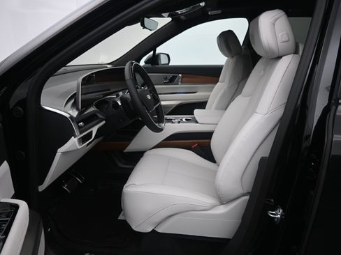 New 2026 Cadillac Vistiq Luxury w/ LPO, Floor Liner Package image 11