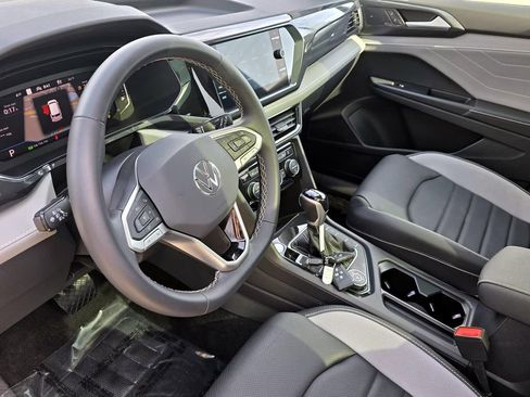 Used 2024 Volkswagen Taos SEL image 35