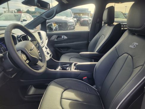 New 2026 Chrysler Pacifica Limited w/ S Appearance Package image 7