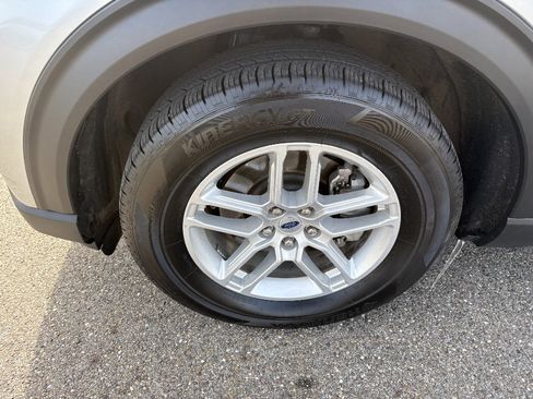 Used 2025 Ford Explorer Active image 9