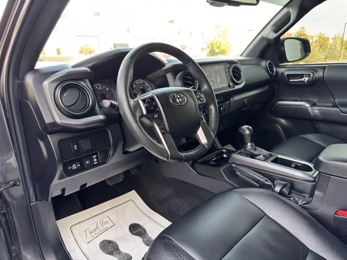 Used 2022 Toyota Tacoma TRD Off-Road w/ Technology Package image 30