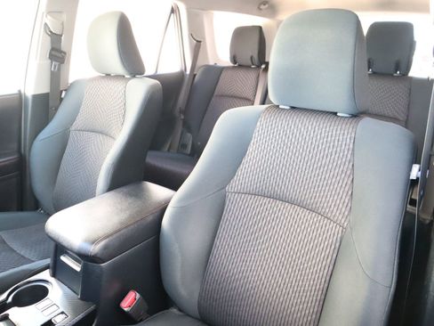 Used 2017 Toyota 4Runner TRD Off-Road w/ Convenience Package image 25