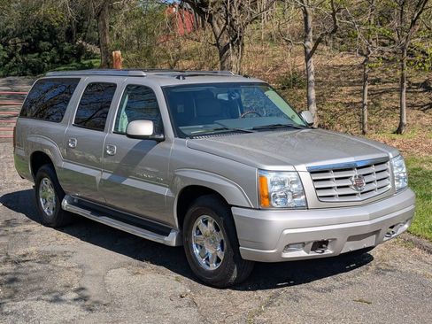 Used 2004 Cadillac Escalade ESV AWD image 7