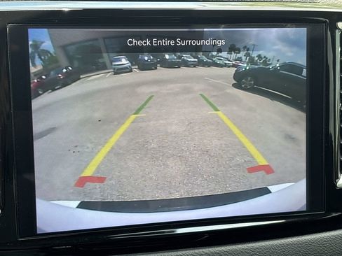 Used 2023 Chrysler Pacifica Touring-L FWD image 21