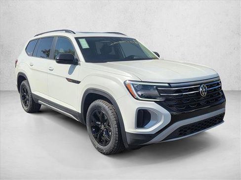 New 2026 Volkswagen Atlas Peak Edition image 7