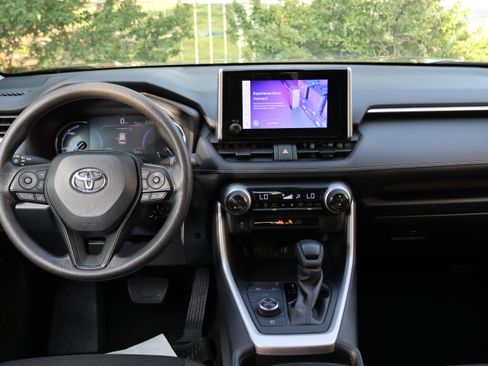 Used 2025 Toyota RAV4 LE AWD/4WD image 30