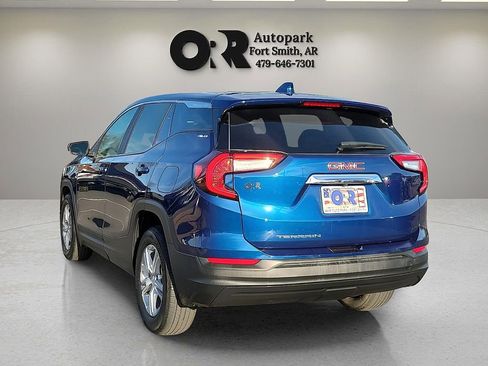 Used 2022 GMC Terrain SLE image 4
