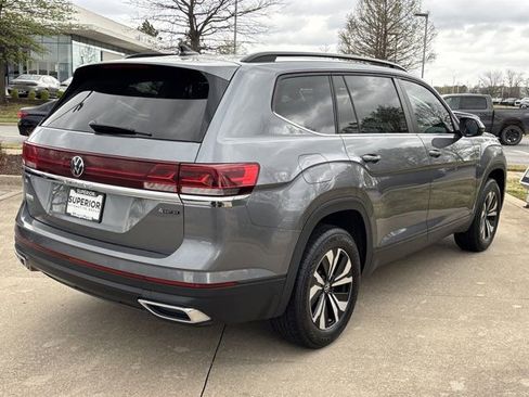 Used 2024 Volkswagen Atlas SE image 3