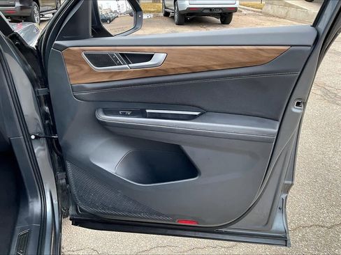 Used 2025 Volkswagen Atlas SE image 21