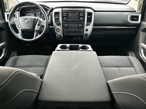 Used 2018 Nissan Titan SV AWD/4WD image 25