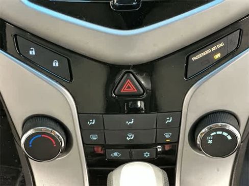 Used 2011 Chevrolet Cruze LT image 8