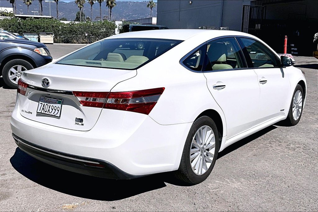Used 2013 Toyota Avalon XLE Premium FWD image 4