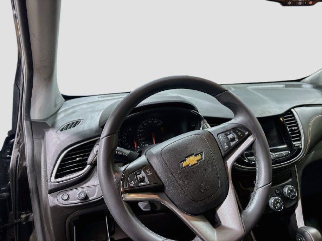Used 2021 Chevrolet Trax LT w/ Driver Confidence Package AWD/4WD image 11