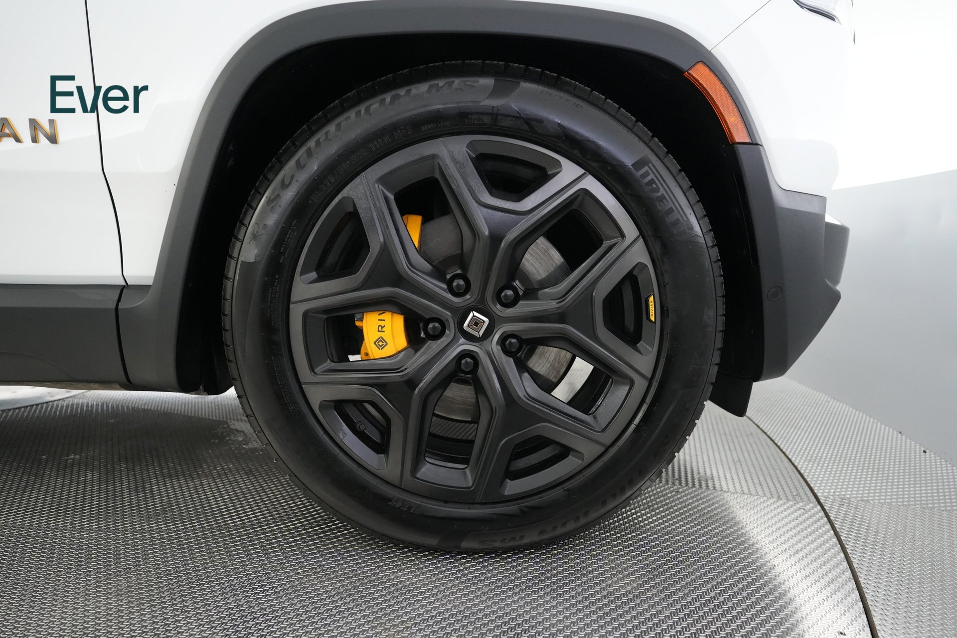 Used 2025 Rivian R1S Premium Dual AWD/4WD image 21
