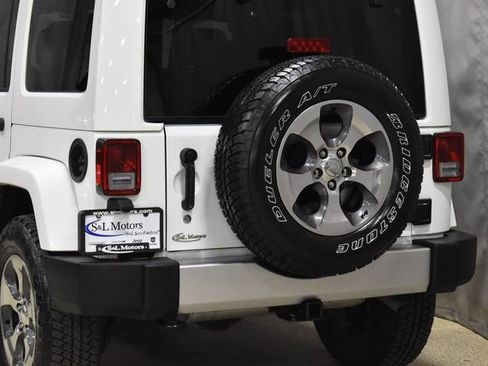 Used 2017 Jeep Wrangler Unlimited Sahara w/ Max Tow Package image 9