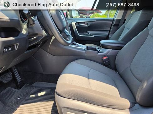 Used 2022 Toyota RAV4 XLE AWD/4WD image 19