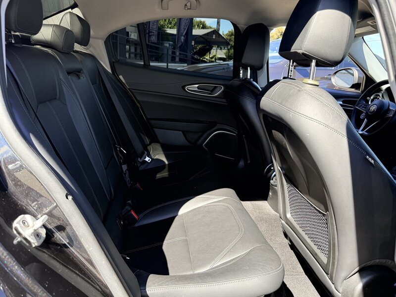 Used 2018 Alfa Romeo Giulia AWD image 27