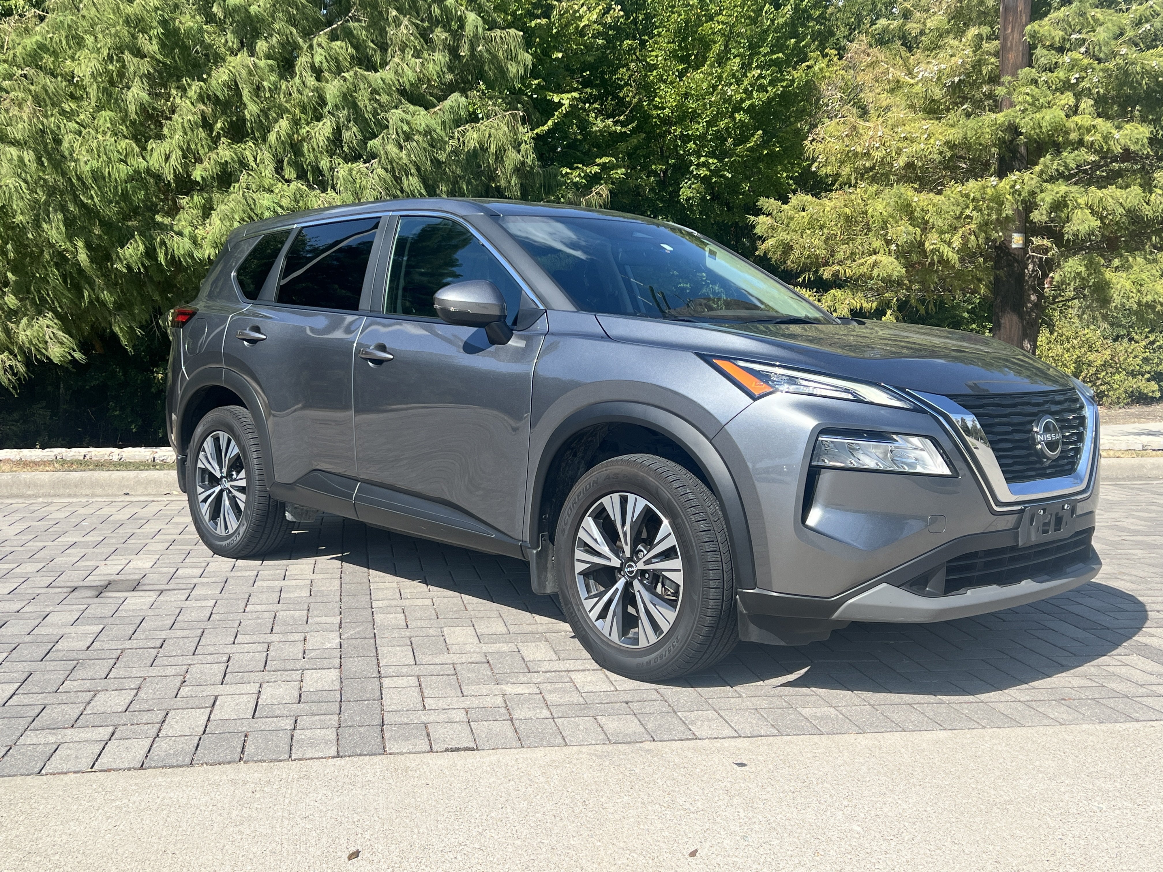 Used 2023 Nissan Rogue SV FWD image 2