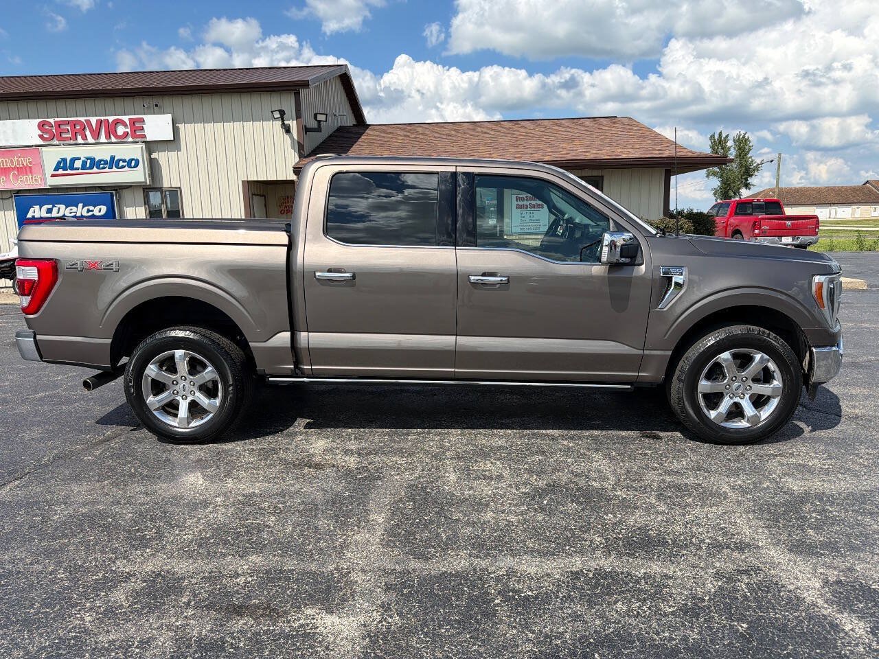 Used 2022 Ford F150 Lariat w/ Equipment Group 502A High AWD/4WD image 2