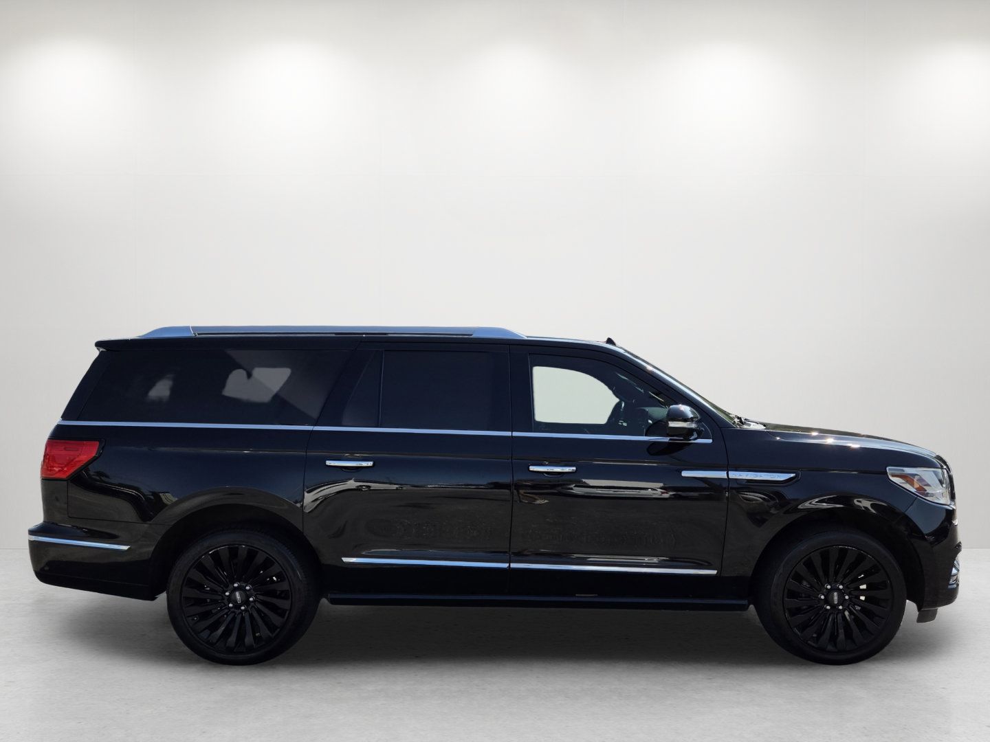 Used 2019 Lincoln Navigator L Reserve AWD/4WD image 4