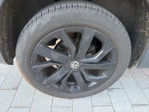 Used 2022 Volkswagen Taos SE image 6