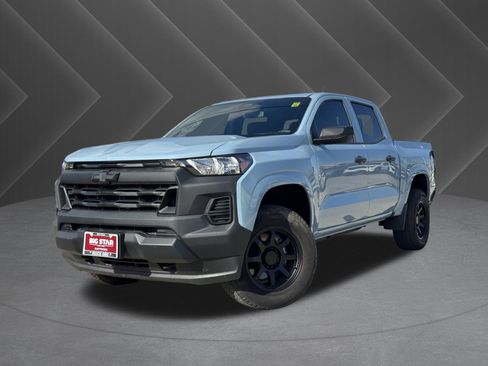 Used 2025 Chevrolet Colorado W/T w/ Advanced Trailering Package AWD/4WD image 2