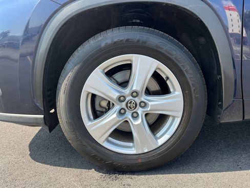 Used 2025 Toyota Highlander LE FWD image 35