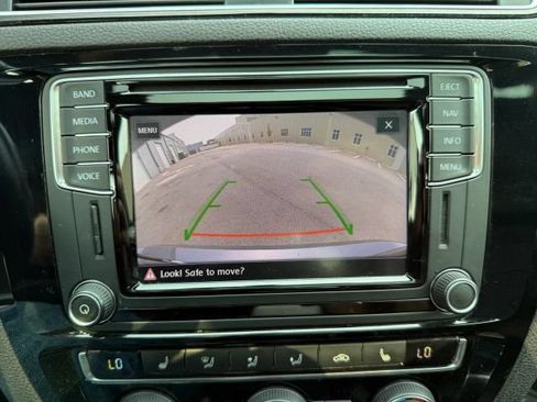 Used 2017 Volkswagen Jetta GLI FWD image 33