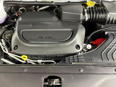 Used 2024 Chrysler Pacifica Touring-L FWD image 37