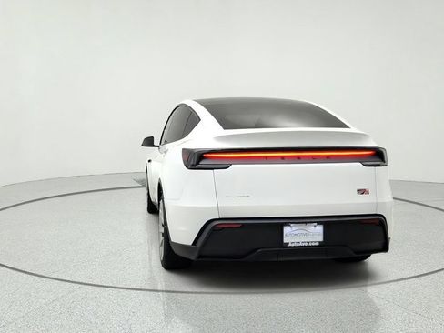 Used 2026 Tesla Model Y AWD image 6