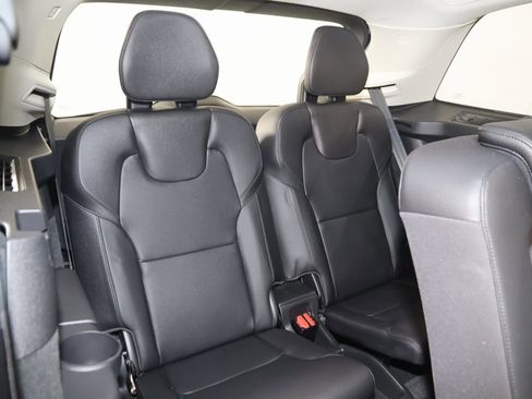 Used 2022 Volvo XC90 T6 Momentum w/ Climate Package image 15