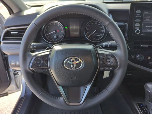 Used 2024 Toyota Camry SE image 12