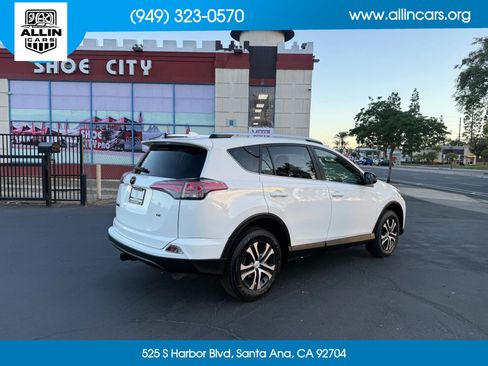 Used 2016 Toyota RAV4 LE FWD image 4