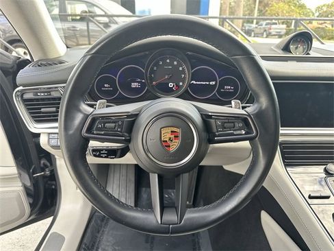 Used 2022 Porsche Panamera 4S image 11