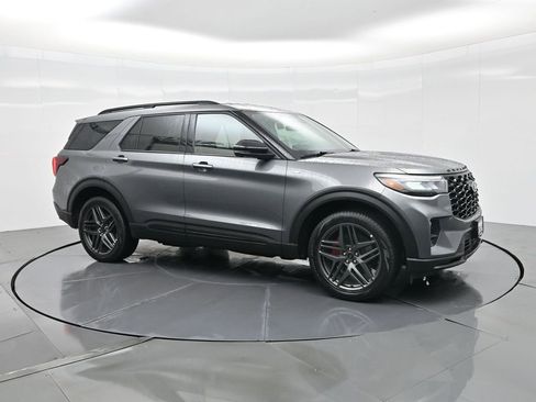 Used 2025 Ford Explorer ST-Line w/ ST-Line Street Pack image 4