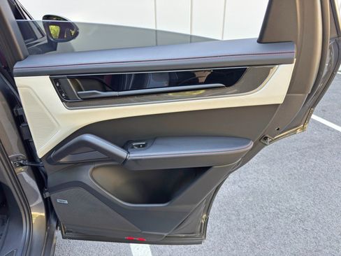 Used 2024 Porsche Cayenne Turbo image 49